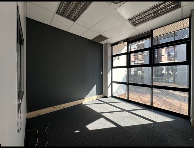 130.70M² OFFICE TO LET IN ECO PARK ESTATE